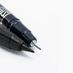 Kuretake ZIG Cartoonist Mangaka Flexible Pen - Medium - Black