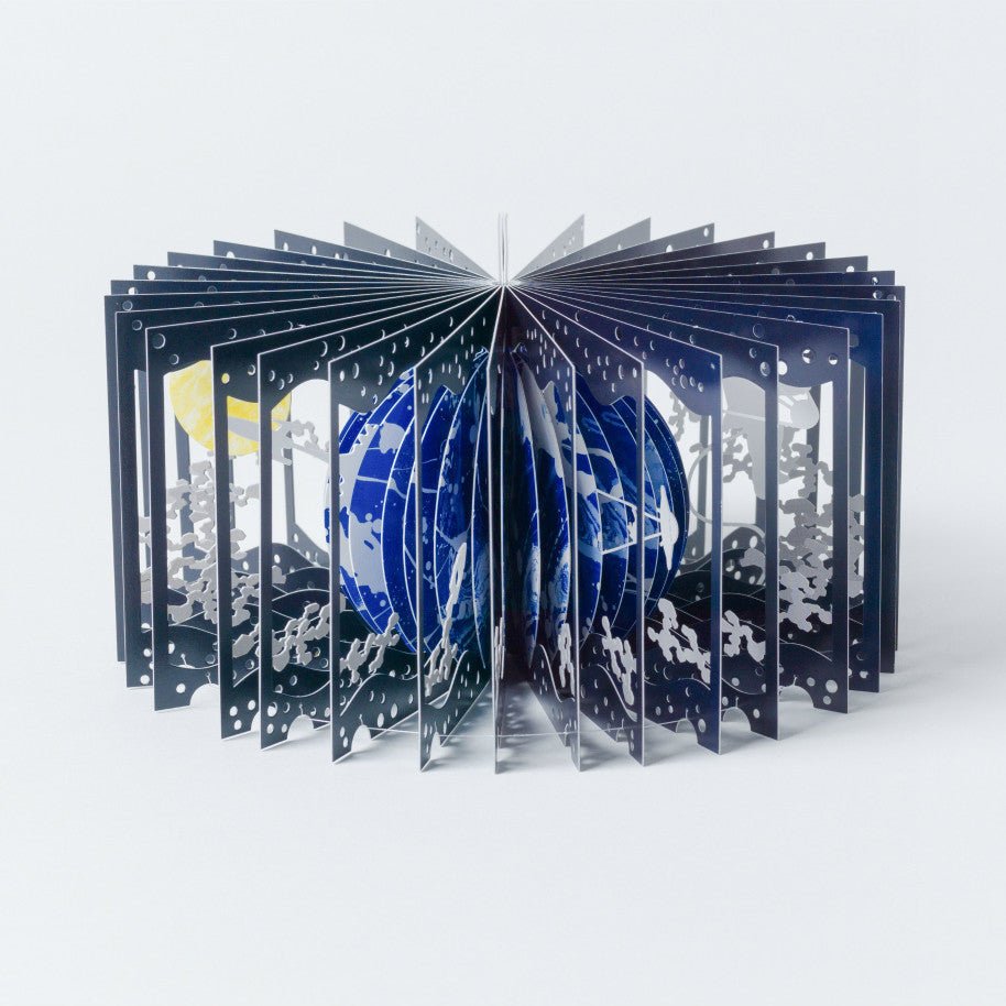360° BOOK Earth and Moon / Seigensha