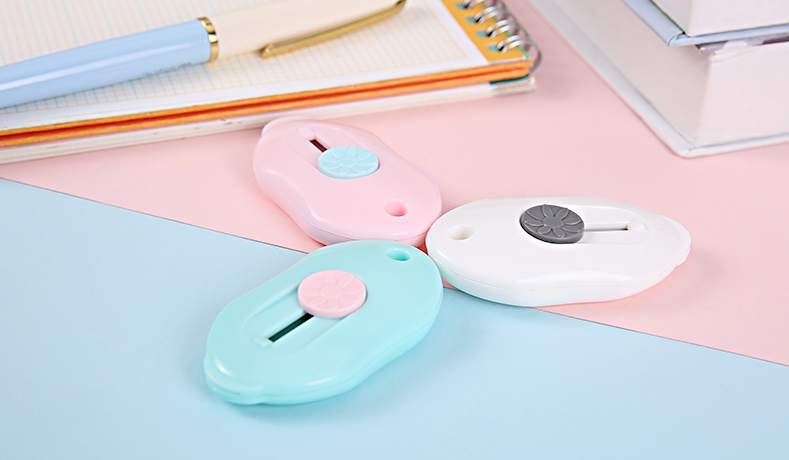 Mini Retractable Paper Cutter