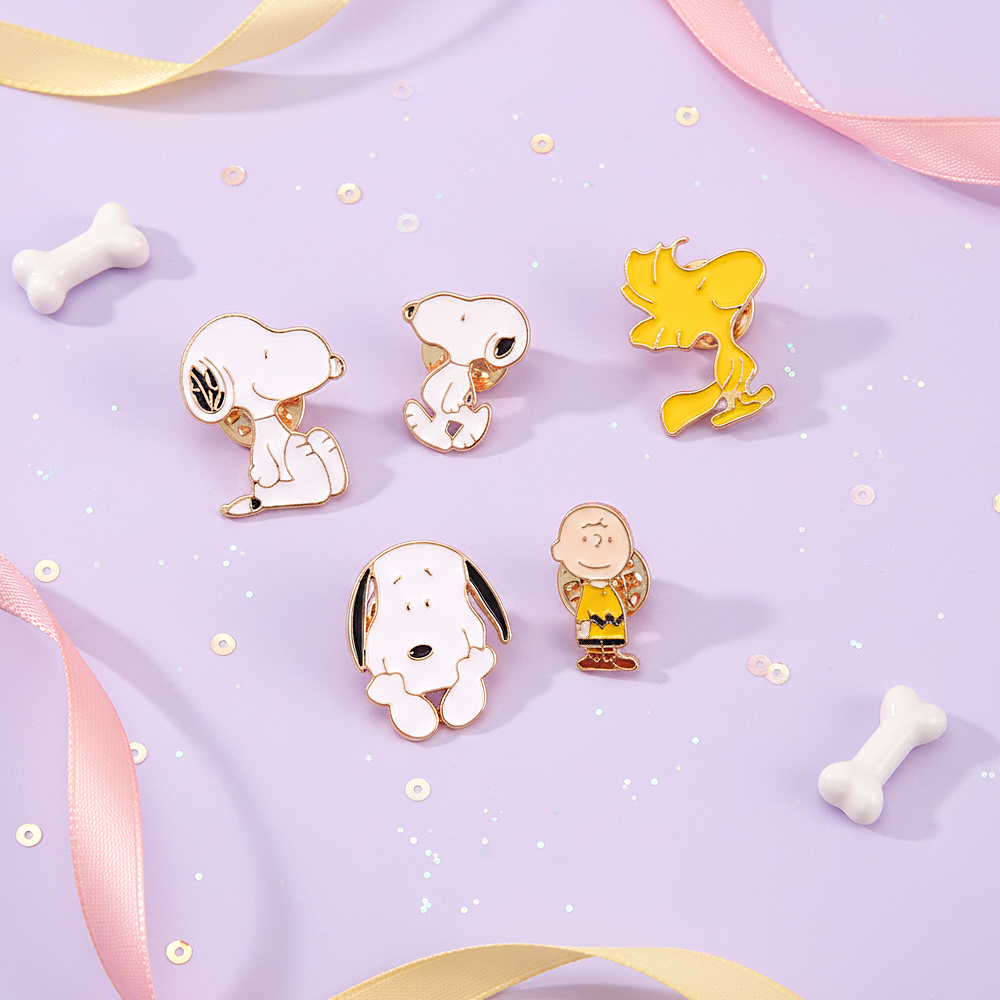 Peanuts Snoopy Enamel Pin
