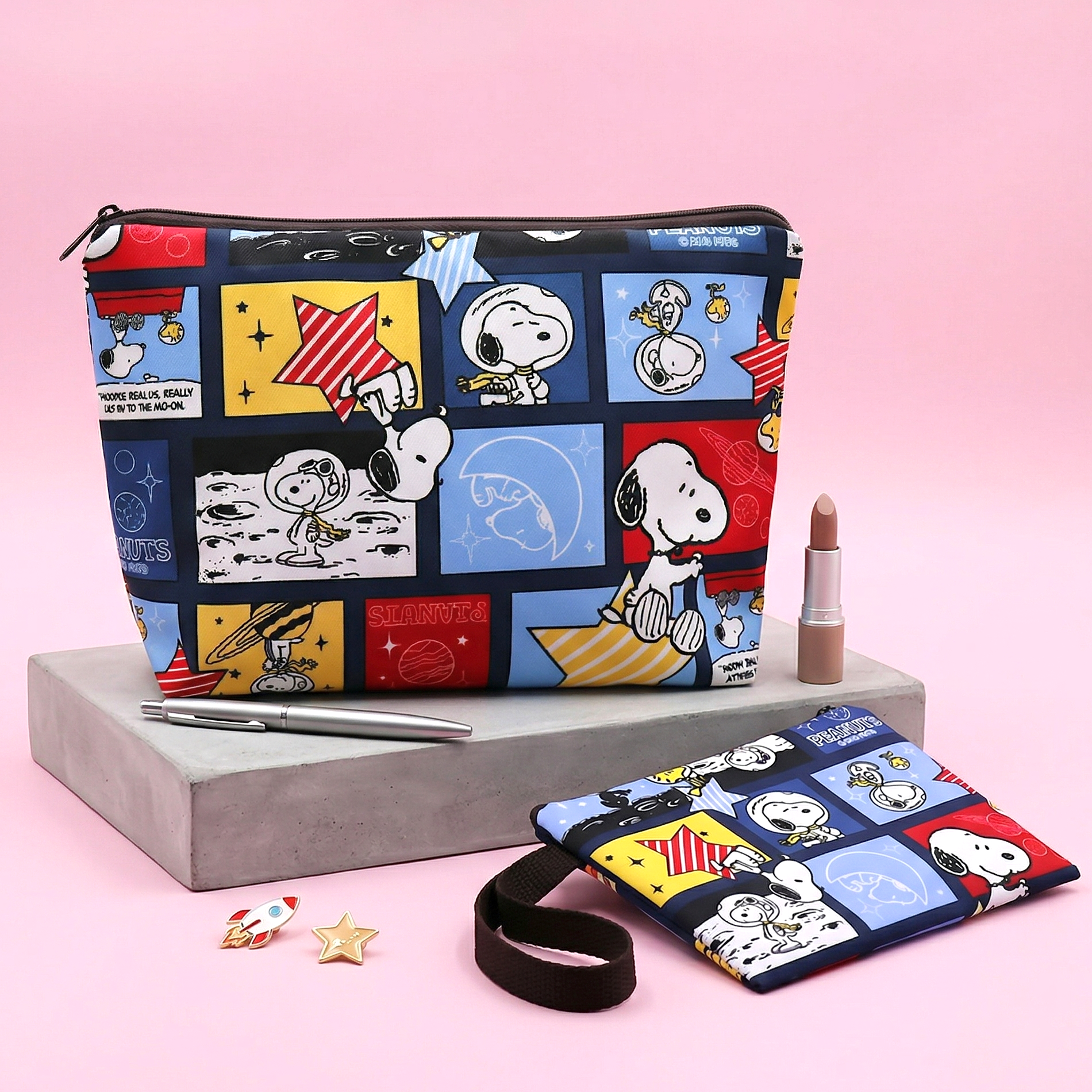 Peanuts Snoopy Travel Pouch - Discovering The Universe