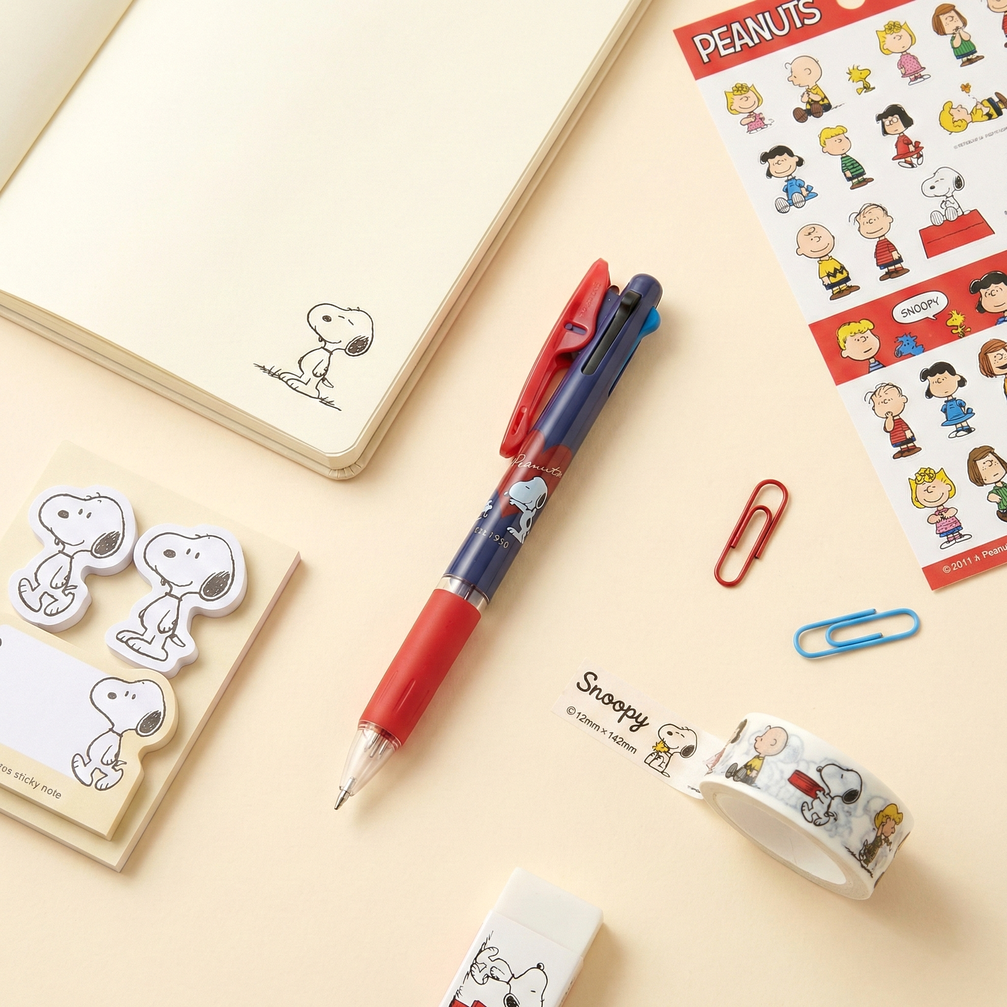 Uni Jetstream Peanuts Snoopy 3-in-1 Multi Color Pen - Heart Hug
