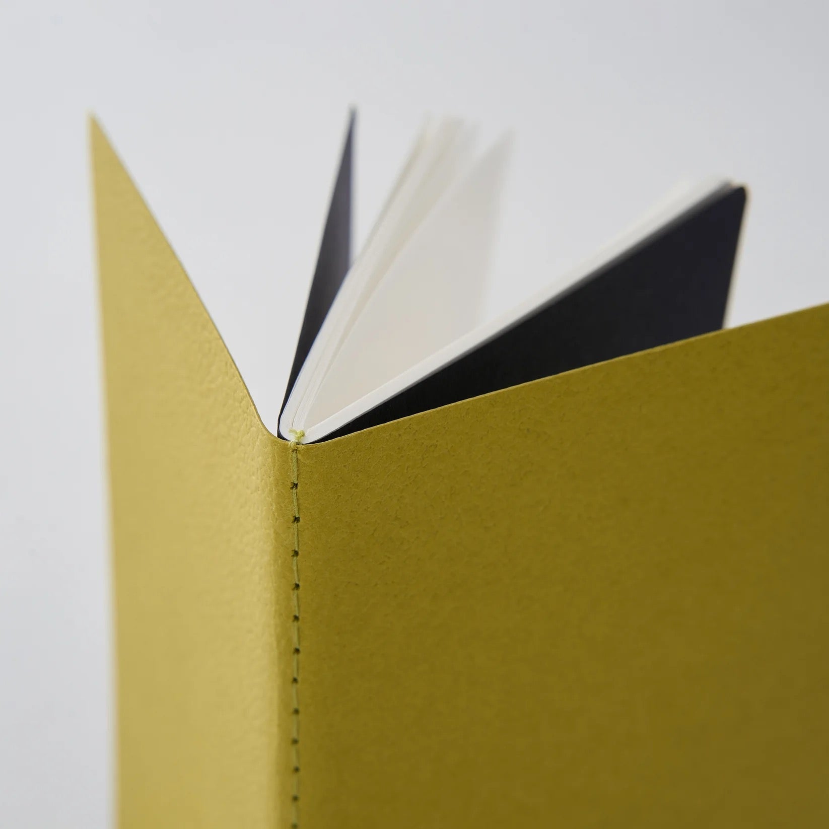 Dressco Alezan Stitch Notebook / TAKEO PAPER PRODUCTS
