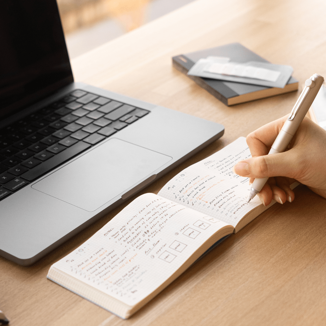 isshoni. Desk Notebook Thick / DAIGO