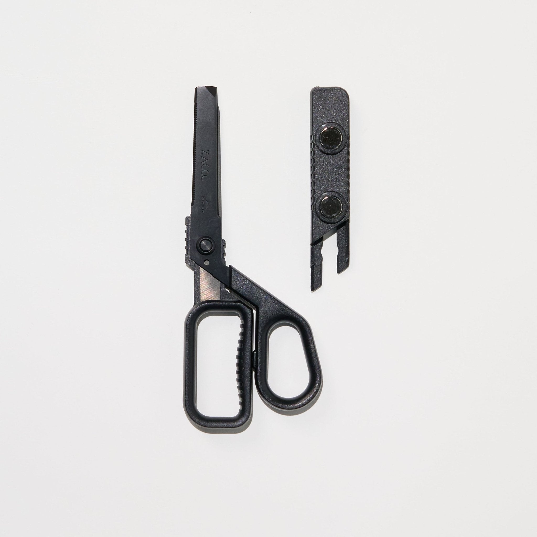 ZACCC Multifunctional Scissors with Magnet / Raymay Fujii